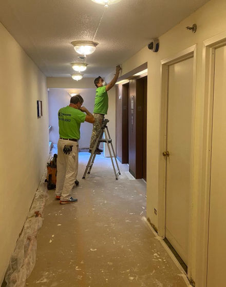 HOA apartment’s corridor wallpaper removal and walls painting project n Deerfield project photo 2